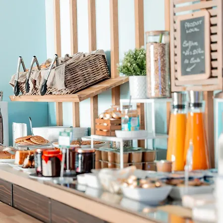 Brit Confort Saint-lô Hotel 3*