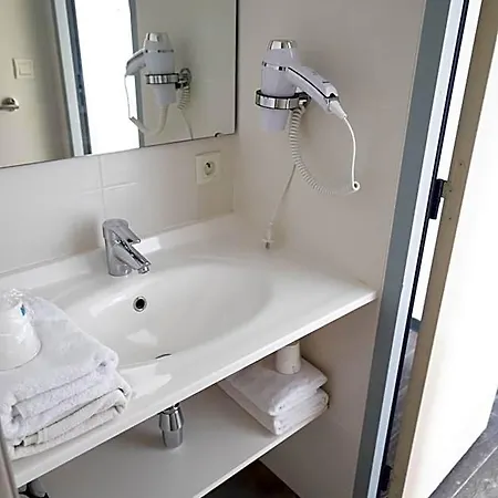 Brit Confort Hotel 3*