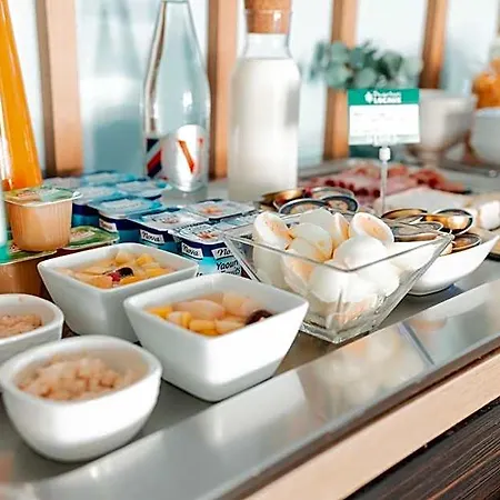 Hotell Brit Confort 3*