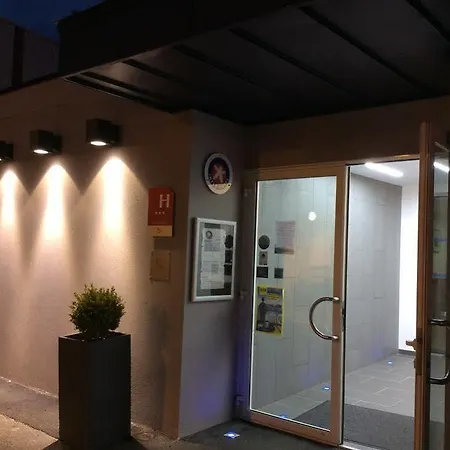 Hotell Brit Confort 3*