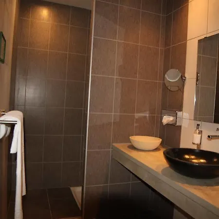 Hotell Brit Confort Saint-Lo
